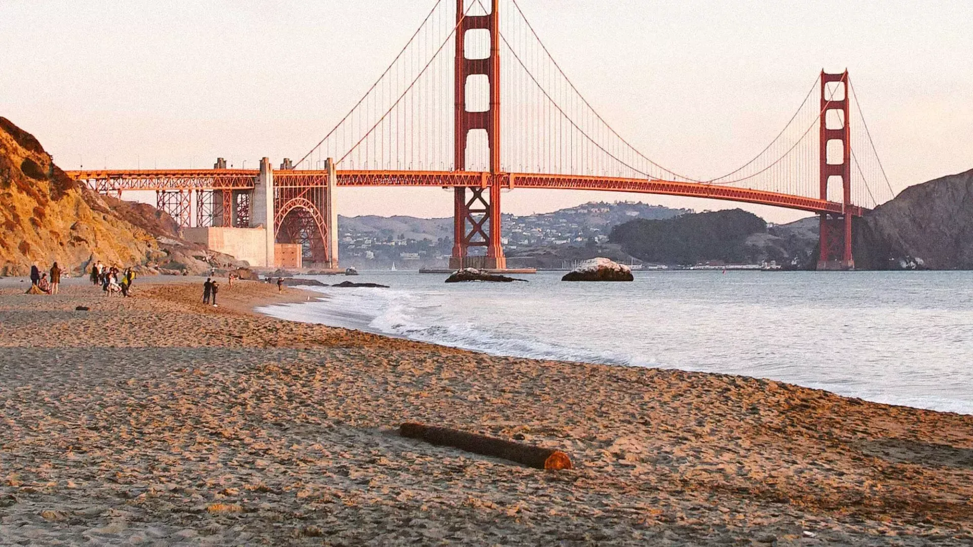 サンフランシスコのベイカービーチとゴールデンゲートブリッジを背景にした写真